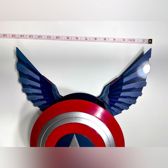 COPY - Marvel x Captain America Brave New World - Shield w/ Falcon Wings Popcor… - Picture 7 of 10